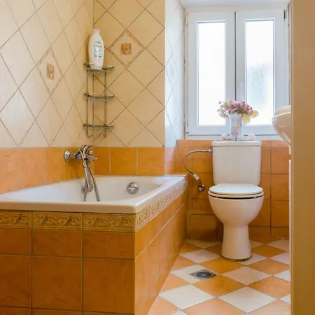 Heart Of The Old Town Apartment