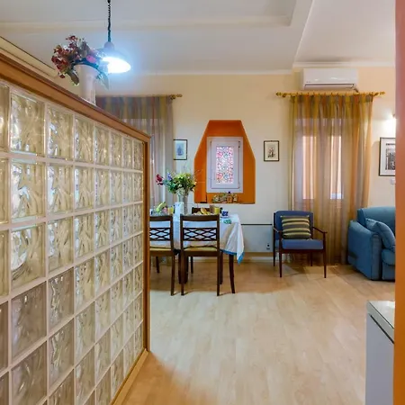 Heart Of The Old Town Apartment